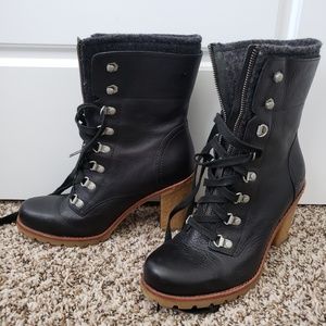 UGG lace up winter boot 8.5